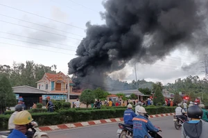 Quảng Ngãi: Cháy lớn ở nhà dân thu mua phế liệu