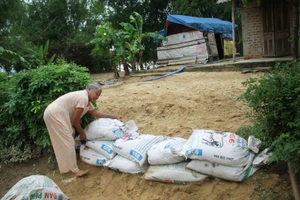 Quảng Ngãi: Lũ vừa tan lại lo mưa lớn do ảnh hưởng áp thấp nhiệt đới