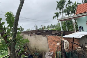 Quảng Ngãi: Lốc xoáy tốc mái, hư hỏng khoảng 48 nhà dân 