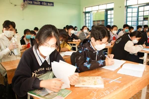 Học sinh Quảng Ngãi phấn khởi trở lại trường học sau thời gian dài học trực tuyến vì dịch Covid-19