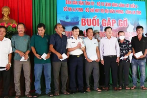 Tuyên truyền, vận động chống khai thác bất hợp pháp cho ngư dân Quảng Ngãi