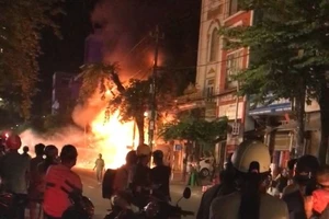 Cháy lớn tại đường Quang Trung, TP Quảng Ngãi