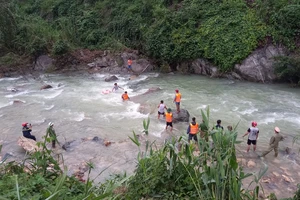 Quảng Ngãi: Mở rộng tìm kiếm kỹ sư mất tích trong vụ sạt lở đất toàn khu vực dọc sông Trà Bồng