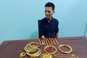Quảng Ngãi: Lấy trộm túi vàng trị giá hơn 400 triệu đồng gửi theo xe khách