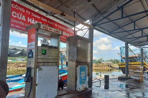 Quảng Ngãi: Giá dầu tăng, ngư dân gặp khó