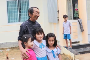  Lão nông ở Quảng Ngãi hiến đất xây trường học