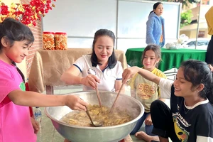 Tết ấm cho trẻ em mồ côi tại Trung tâm Công tác xã hội tỉnh Quảng Ngãi
