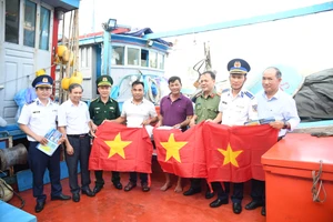 Vùng Cảnh sát biển 2 mở đợt cao điểm tuyên truyền chống IUU tại Quảng Ngãi