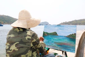Chàng họa sĩ đi phượt vẽ 13 cung đường ven biển miền Trung