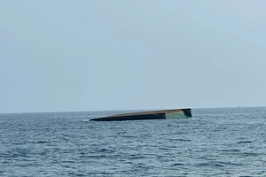 Quảng Ngãi: Tàu kéo sà lan bị chìm trên biển, phát hiện 3 thi thể