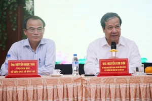 Bộ trưởng Bộ GD-ĐT kiểm tra công tác chuẩn bị thi tốt nghiệp THPT tại Quảng Ngãi