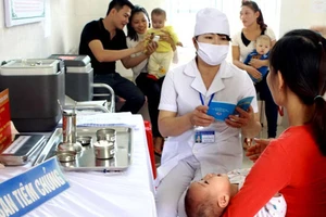 Trẻ nhỏ cần được tiêm đầy đủ vaccine để phòng ngừa dịch bệnh nguy hiểm, nhất là viêm não Nhật Bản