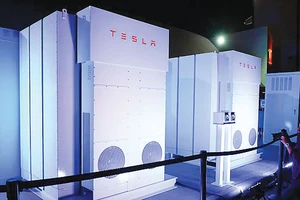 Tesla xây nhà máy dự trữ điện ở Australia