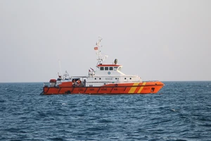 Tàu SAR 272 cứu nạn trên biển 