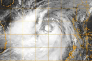 Trưa chiều nay 15-9, bão số 10 đổ bộ vào Nghệ An-Quảng Trị, gió giật cấp 15 