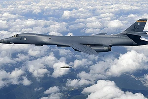 Máy bay ném bom B-1B của Mỹ tập trận gần bán đảo Triều Tiên. Ảnh: Không quân Mỹ 