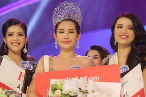 Người đẹp Lê Âu Ngân Anh đoạt vương miện Hoa hậu Đại Dương Việt Nam 2017