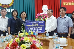 Thành ủy TPHCM hỗ trợ Khánh Hòa 2 tỷ đồng khắc phục bão số 12