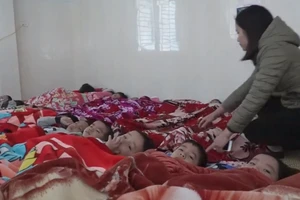 Hà Nội: Sơ tán gần 500 học sinh mầm non vì khí lạ