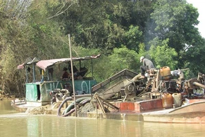 Hạn chế cấp phép khai thác cát trên sông Đồng Nai