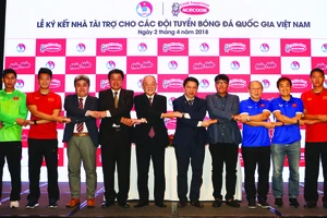 Acecook Việt Nam tài trợ các đội tuyển bóng đá quốc gia