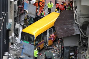Xe buýt không người lái lao lên vỉa hè ở Hồng Kông, 2 người chết, 12 người bị thương