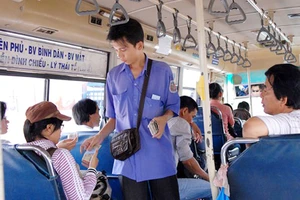 Tiếp viên xe buýt hành xử côn đồ