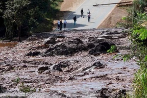 Nguy cơ vỡ thêm đập bùn thải tại Brazil