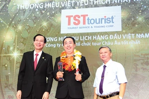 TST Tourist 12 năm liên tiếp đạt giải thưởng “Thương hiệu vàng”
