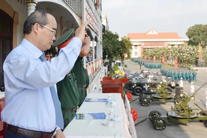 Bí thư Thành ủy TPHCM Nguyễn Thiện Nhân: Xây dựng TPHCM thành khu vực phòng thủ vững chắc