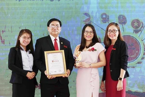 iSchool đạt giải thưởng "Top 10 thương hiệu mạnh ASEAN 2019"