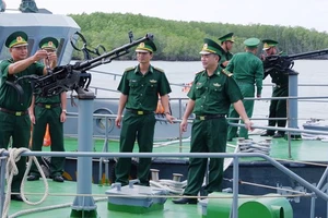 Thủ trưởng, Bộ Chỉ huy Biên phòng TPHCM kiểm tra trang thiết bị, sẵn sàng chiến đâu trên các tàu của Hải đội 2, Bộ đội Biên phòng TP
