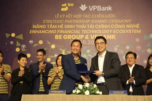 Đại diện của BE Group và VPBank ký kết hợp tác chiến lược cung cấp dịch vụ beFinancial