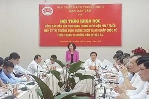Đồng chí Trương Thị Mai phát biểu tại hội thảo
