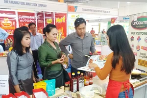 Hàng Việt vào thị trường Lào