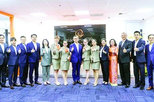 Hanwha Life Việt Nam khai trương trung tâm phục vụ khách hàng tại TPHCM