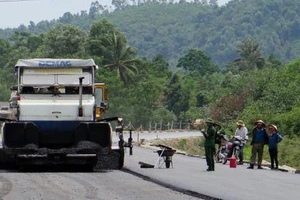 Khuyến cáo không điều khiển phương tiện trên tuyến đường La Sơn - Túy Loan