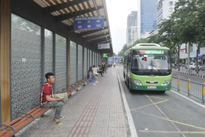 Nhiều giải pháp vực dậy xe buýt