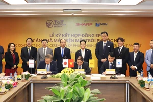  Đại diện Công ty Cổ phần Công nghiệp Năng lượng Ninh Thuận và Liên danh đối tác Sharp – NSN ký hợp đồng EPC dự án nhà máy điện mặt trời Phước Ninh