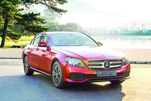 Mercedes-Benz E 180 giá dưới 2,1 tỷ đồng tại Việt Nam có gì? 