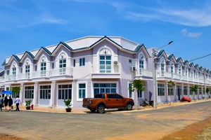 Khánh thành cụm Nhà ở xã hội KCN Hàm Kiệm I và khởi công Trung tâm thương mại Nam Phan Thiết