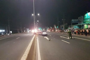 Hiện trường vụ tai nạn giao thông tại Km 77 QL13, thuộc ấp 3B, xã Minh Hưng, huyện Chơn Thành (tỉnh Bình Phước) giữa xe máy và ô tô, làm 2 người tử vong.