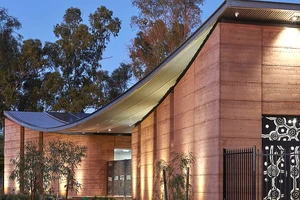 Trung tâm y tế Tây Australia được xây dựng bằng kỹ thuật đất nện