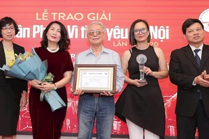 Nhạc sĩ Phú Quang được vinh danh tại giải thưởng Bùi Xuân Phái - Vì tình yêu Hà Nội 