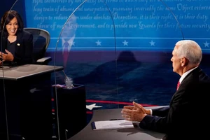 Bầu cử Mỹ 2020: Hai ứng viên Phó Tổng thống đều né câu hỏi khó