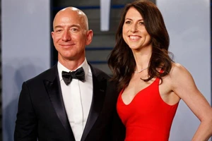 Bà MacKenzie Scott và chồng cũ Jeff Bezos, tại tiệc Oscar 2018, California, Mỹ, ngày 3-4-2018. Ảnh: REUTERS 