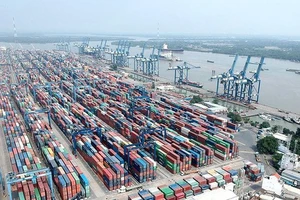Hàng hóa xuất nhập khẩu tại Cảng Cát Lái, TPHCM. Ảnh: CAO THĂNG