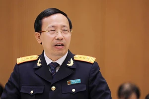 Tổng cục trưởng Tổng cục Hải quan Nguyễn Văn Cẩn