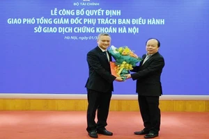 Ông Nguyễn Anh Phong nhận quyết định phụ trách Ban diều hành HNX