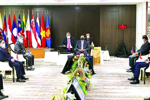 Hội nghị các nhà lãnh đạo ASEAN: Bàn giải pháp vượt qua giai đoạn khó khăn 